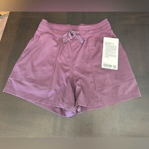 Lululemon HR Dance Studio short 3.5”